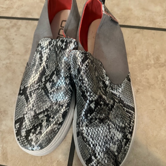 Hey Dude slip on sneakers - Picture 2 of 2